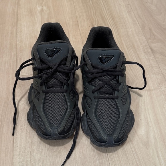 New Balance 9060s - Picture 2 of 9